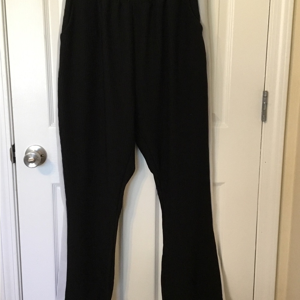 BLACK AND WHITE WOMEN’S JOGGING PANTS